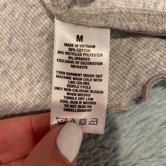 Aéropostale New York City Brooklyn Cropped Grey Ribbed Tank Top – Size Small - Picture 4 of 8